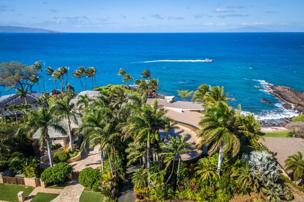 Holiday destinations don’t come dreamier than sun-drenched Hawaii. Oceanfront homes are worth millions of dollars.