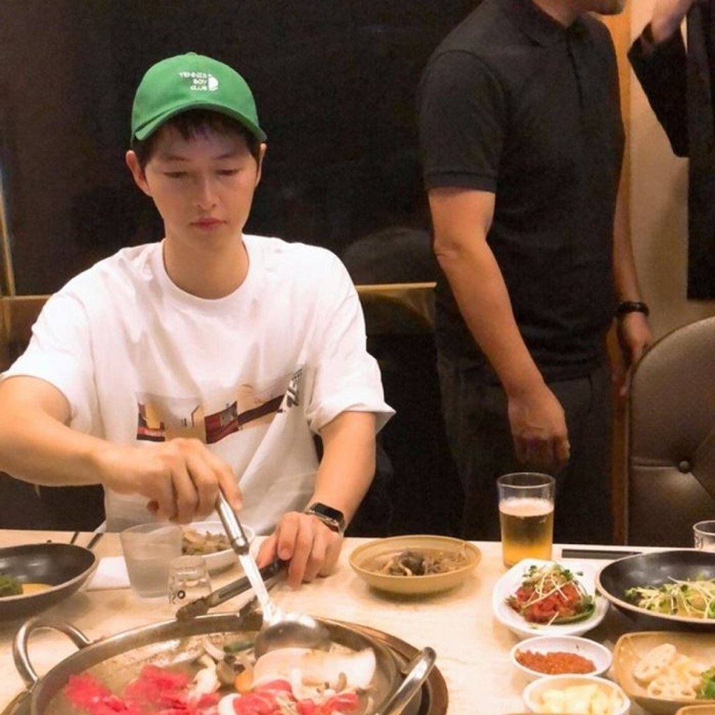 Korean star Song Joong-ki digs into a meal. Photo: Korea Times