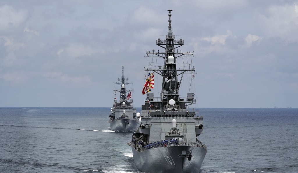 Japanese destroyers JS Murasame (DD-101) and JS Akebono (DD-108). Photo: AP