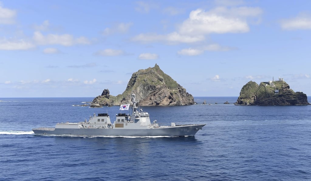 A South Korean naval ship patrols the islands named Dokdo in Korean and Takeshima in Japanese. Photo: Reuters