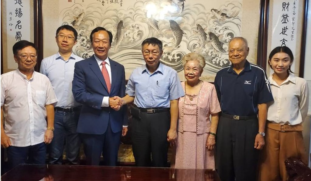 Guo (third left) shakes hands with Taipei Mayor Ko Wen-je. Photo: Handout