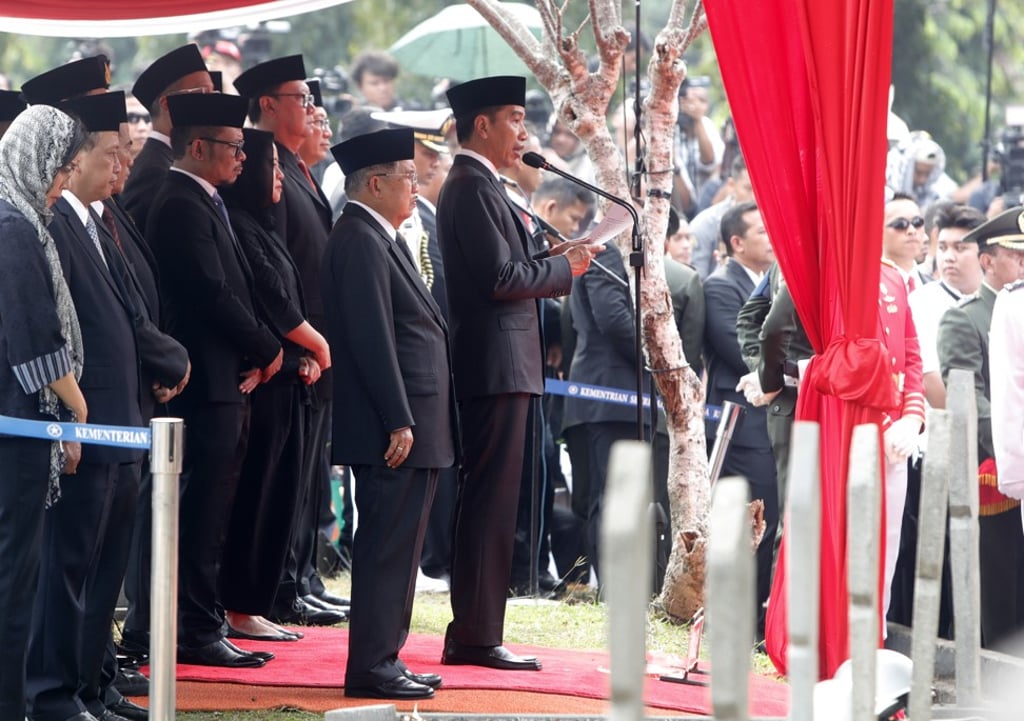 Indonesian President Joko Widodo (centre) delivers a speech during the funeral ceremony. Photo: EPA-EFE