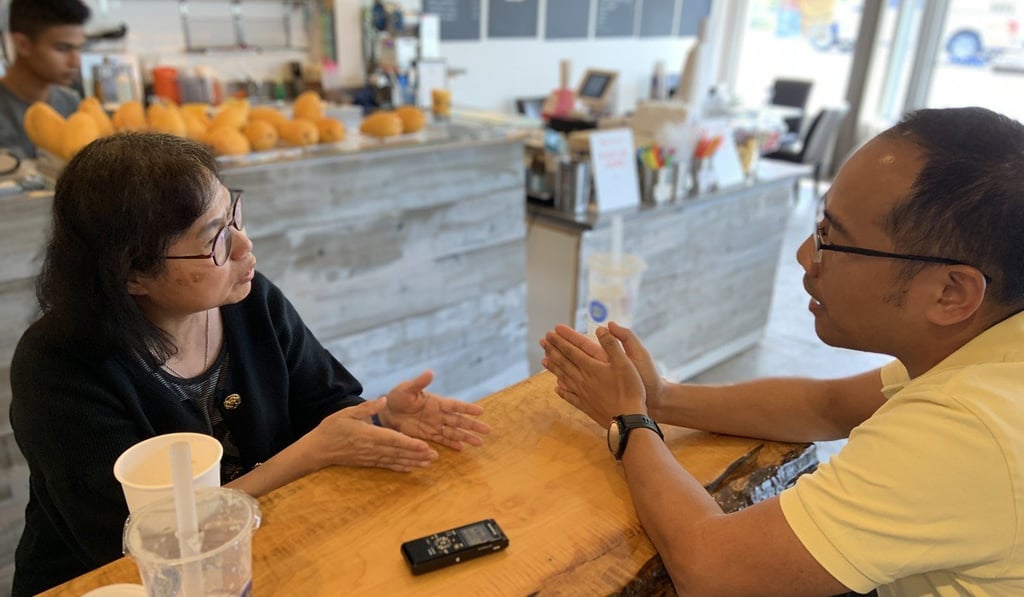 Hong Kong democracy activist Fenella Sung (left) and pro-China protester Victor Feng discuss their differences at Bubble Queen cafe in Vancouver. Photo: Ian Young