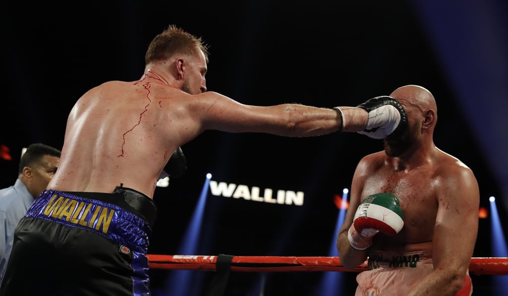 Otto Wallin began to target Tyson Fury’s damaged eye after the third round. Photo: Reuters Otto Wallin began to target Tyson Fury’s damaged eye after the third round. Photo: Reuters