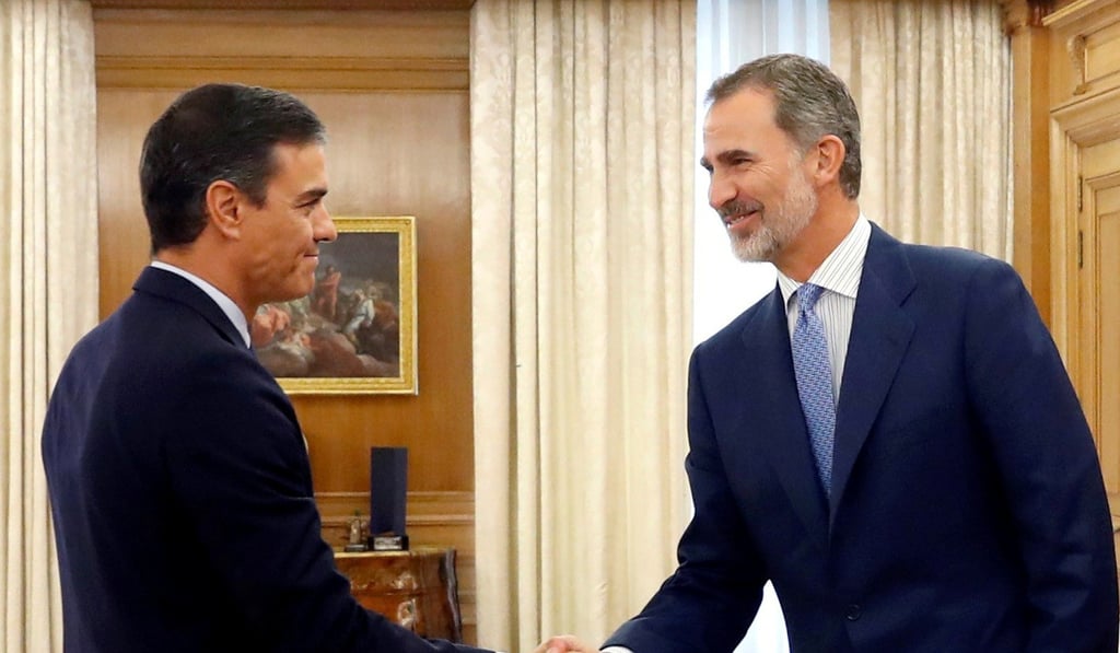 Spain's King Felipe greets acting Prime Minister Pedro Sanchez before their meeting at the Zarzuela Palace in Madrid on Tuesday. Photo: Reuters Spain's King Felipe greets acting Prime Minister Pedro Sanchez before their meeting at the Zarzuela Palace in Madrid on Tuesday. Photo: Reuters