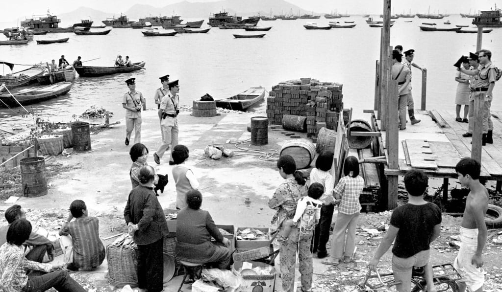 Policemen keep watch on mainland junk boats after 200 illegal immigrants were caught in Lau Fau Shan in 1979. Photo: Sunny Lee
