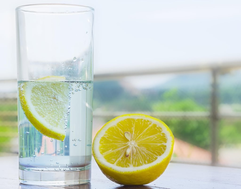 Celebrities like Beyoncé, Jennifer Aniston and Gwyneth Paltrow are big fans of drinking lemon water. Photo: Alamy