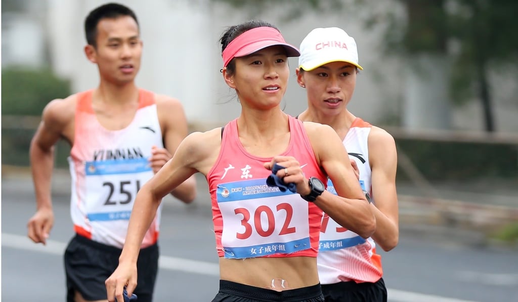 China’s Liu Hong (centre) captured her third world title in Doha. Photo: Xinhua
