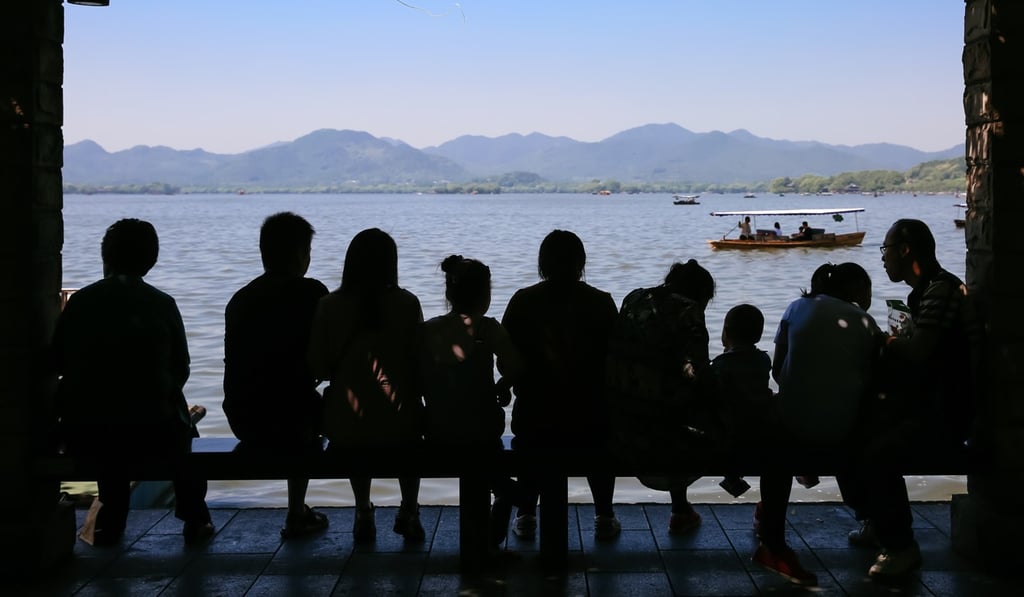 West Lake in Hangzhou, Zhejiang province, drew 300,400 visitors as golden week started. Photo: Xinhua