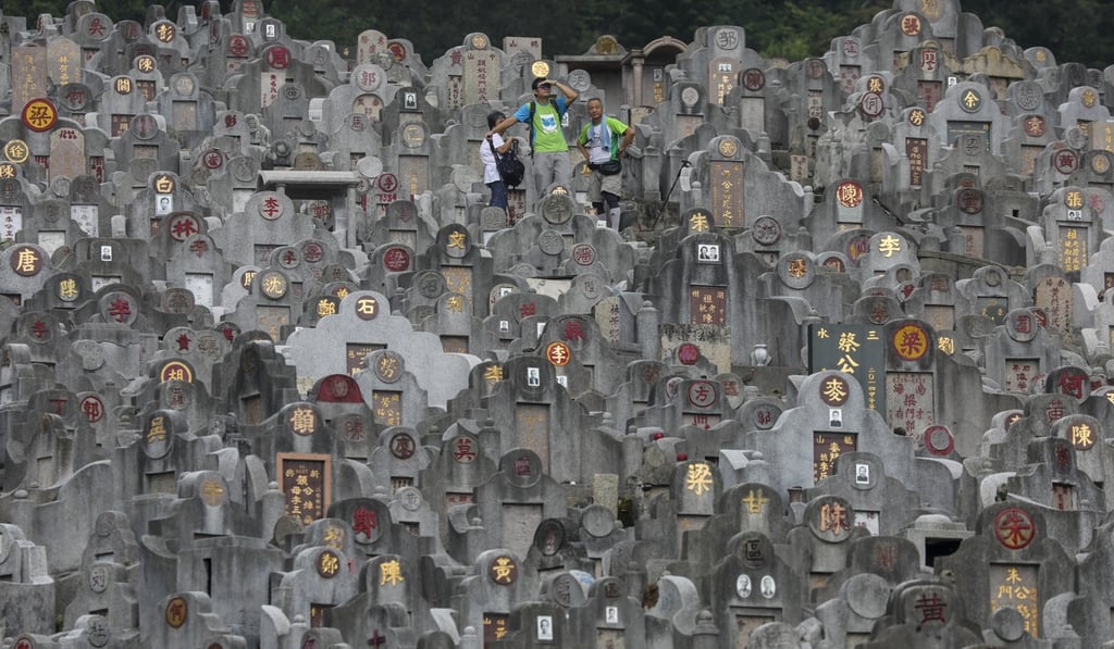 Few people visit Diamond Hill cemetery on Monday. Photo: Nora Tam