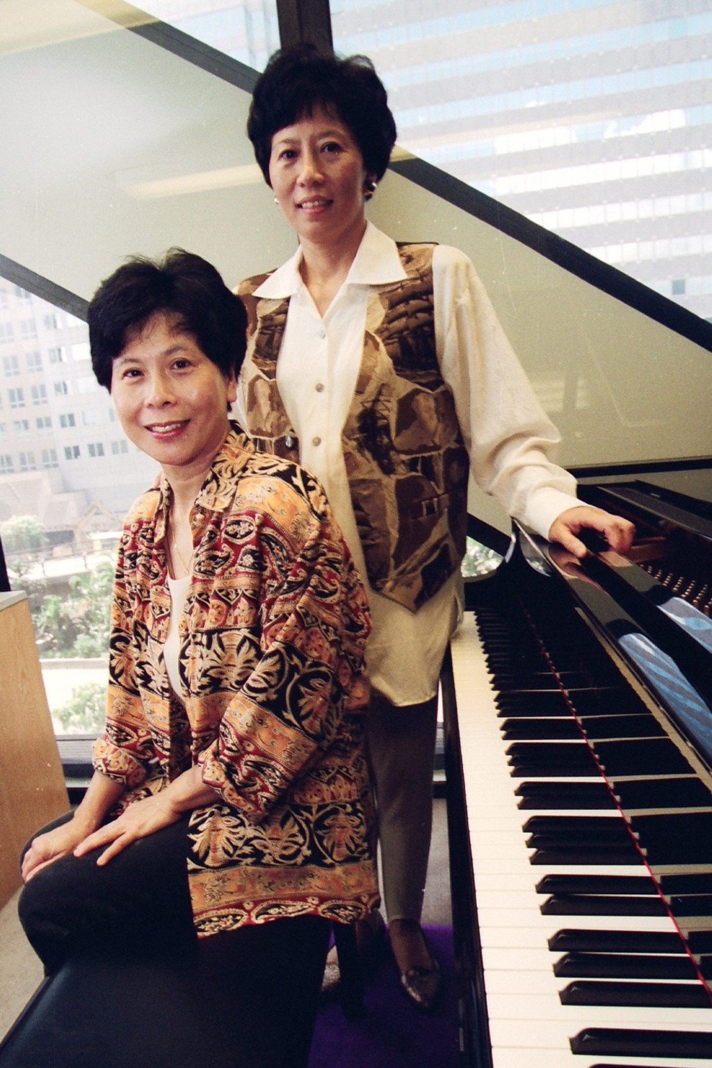 Hong Kong pianist Eleanor Wong (back, with her pianist sister, Helen, in 1994), who is professor, senior lecturer and artist-in-residence at the Hong Kong Academy for Performing Arts, will be among the 10 pianists performing at the ‘GENK and Friends – Perfect Ten’ concert at Hong Kong Cultural Centre in December.