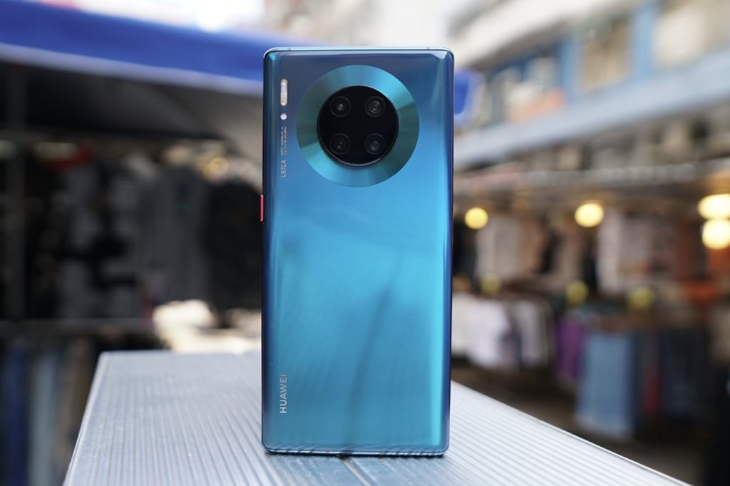The Huawei Mate 30 Pro has a unique back design with a large circular camera module hosting four cameras and a textured ring that wraps around the module, giving it extra visual flair. Photo: Ben Sin The Huawei Mate 30 Pro has a unique back design with a large circular camera module hosting four cameras and a textured ring that wraps around the module, giving it extra visual flair. Photo: Ben Sin