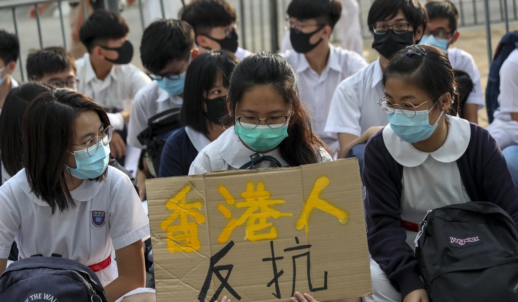 Students wear masks during a protest outside Shau Kei Wan government secondary school. Photo: Xiaomei Chen Students wear masks during a protest outside Shau Kei Wan government secondary school. Photo: Xiaomei Chen