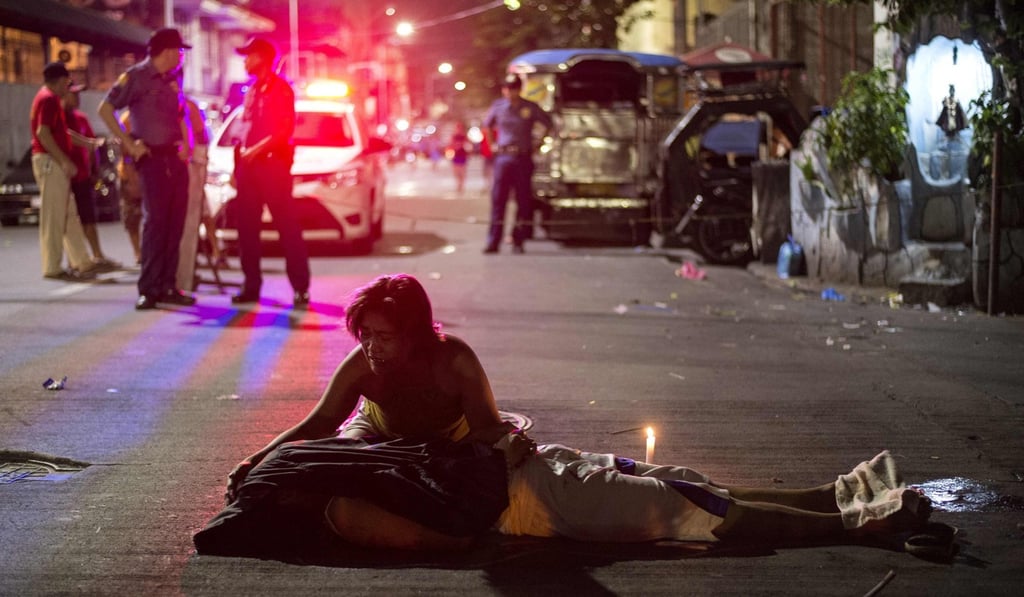 A woman grieves over the dead body of her son, an alleged drug user killed by unidentified assailants in Manila in January 2018. Photo: AFP