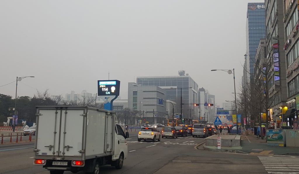 A busy South Korean street. Photo: David Lee