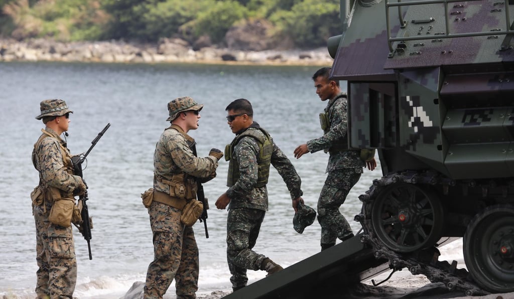 US Marines talk to Philippine Marines during a joint military amphibious landing exercise. Photo: EPA-EFE