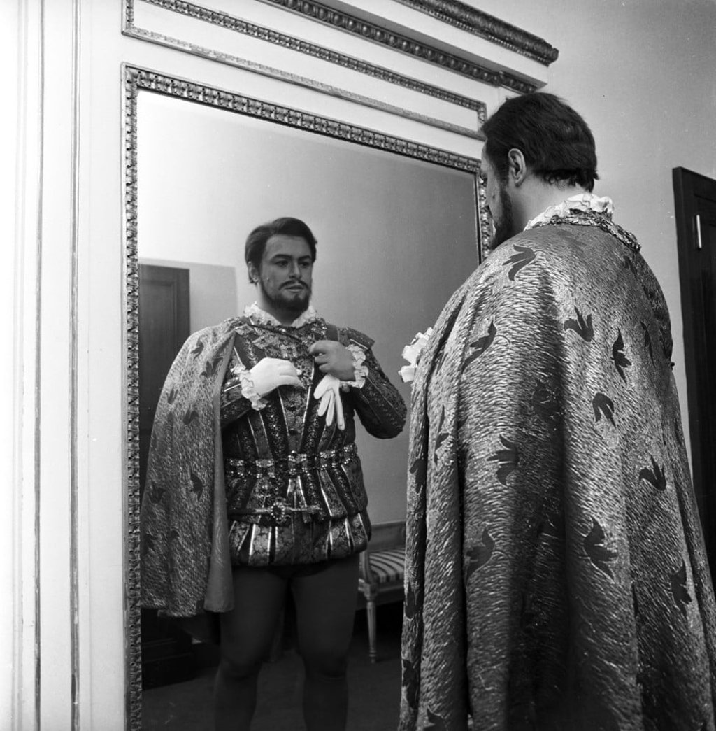 A still from Pavarotti.