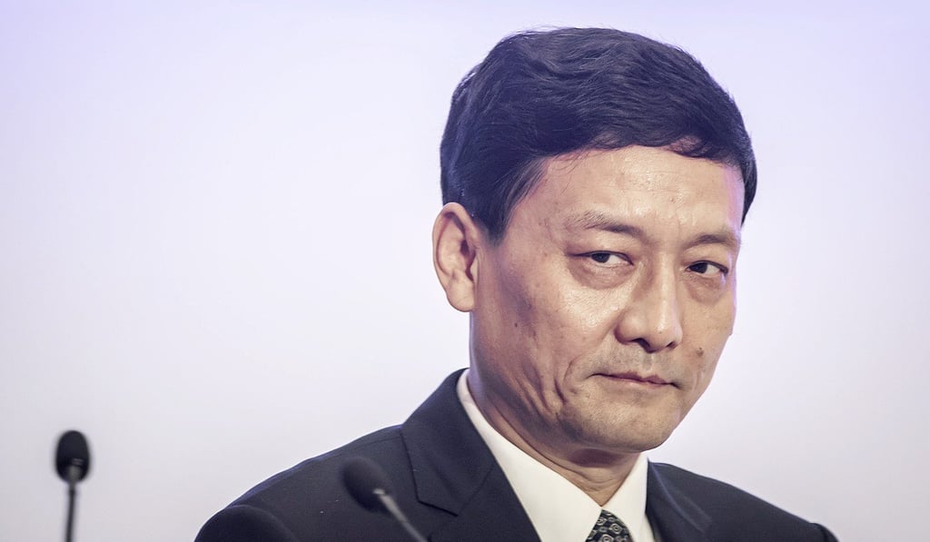 Xiao Yaqing discussed topics including protecting consumer rights and interests with the Apple chief. Photo: Bloomberg