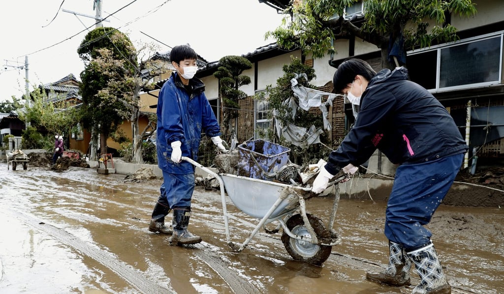 Junior high school students clean up in Nagano, central Japan, after Typhoon Hagibis. Photo: Kyodo Junior high school students clean up in Nagano, central Japan, after Typhoon Hagibis. Photo: Kyodo