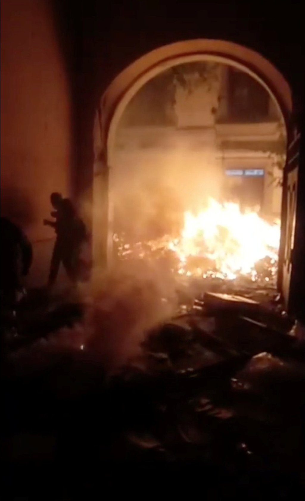 Protesters set fire to ballot boxes at an electoral office in the city of Tarija, Bolivia. Photo: Reuters