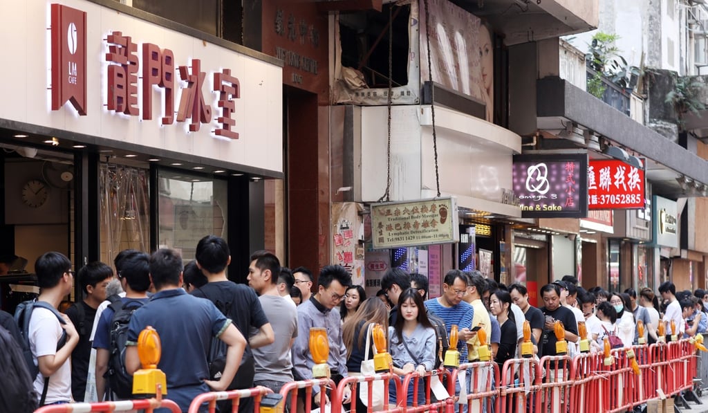 Diners flock to the cafe, which has a large protest-supporting customer base, after learning it had been vandalised. Photo: Dickson Lee