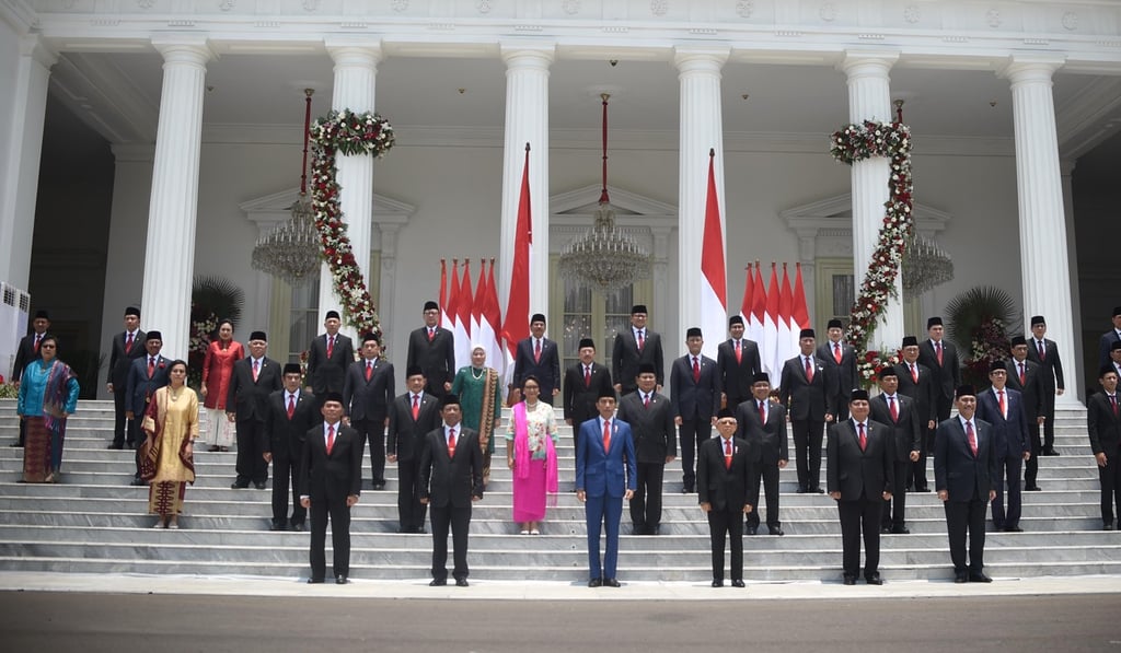 Indonesian President Joko Widodo and his new cabinet members pose for photos in Jakarta. Photo: Xinhua Indonesian President Joko Widodo and his new cabinet members pose for photos in Jakarta. Photo: Xinhua