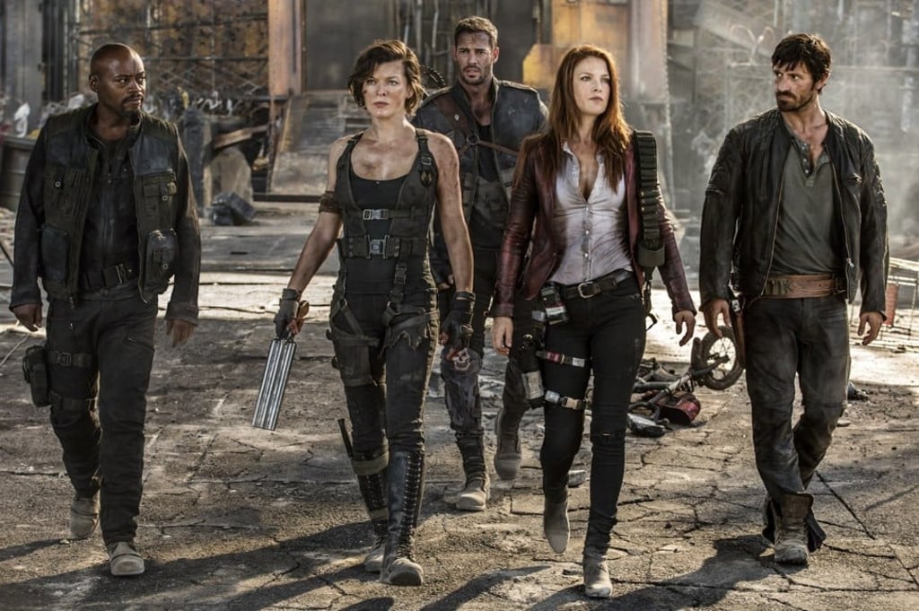 (From left) Fraser James, Milla Jovovich, William Levy, Ali Larter and Eoin Macken in Resident Evil – The Final Chapter (2016).