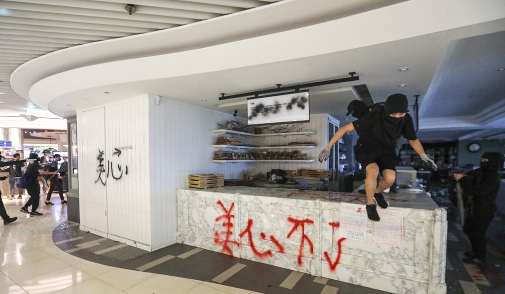Anti-government protesters vandalise a Simplylife outlet belonging to the Maxim’s Group. Photo: Felix Wong