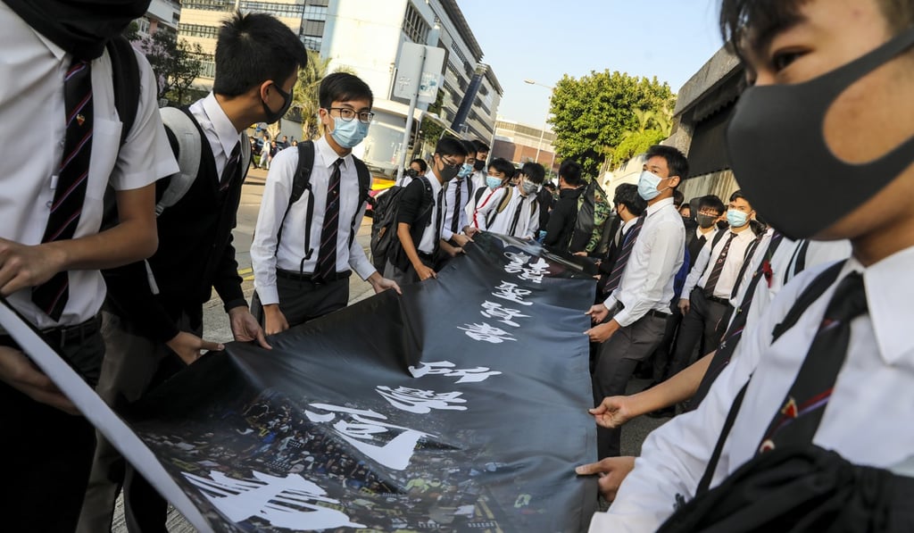 Students from La Salle hold a ‘walk with you’ protest from Kowloon Tong MTR station to the college campus in Kowloon Tsui. Photo: K.Y. Cheng Students from La Salle hold a ‘walk with you’ protest from Kowloon Tong MTR station to the college campus in Kowloon Tsui. Photo: K.Y. Cheng
