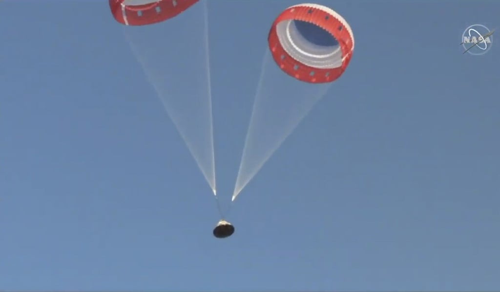 Two parachutes slow the Starliner’s descent. Photo: AP Two parachutes slow the Starliner’s descent. Photo: AP