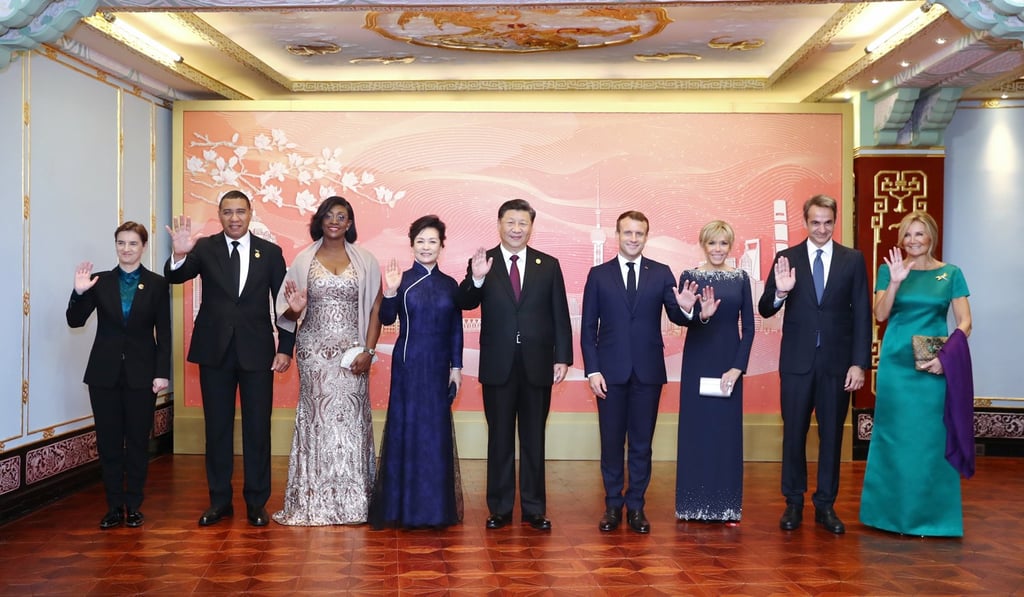Chinese President Xi Jinping (centre) and his wife, Peng Liyuan, pose for photos with foreign leaders and their spouses, including French President Emmanuel Macron, Jamaican Prime Minister Andrew Holness, Greek Prime Minister Kyriakos Mitsotakis and Serbian Prime Minister Ana Brnabic, before a banquet in Shanghai on Monday. Photo: Xinhua