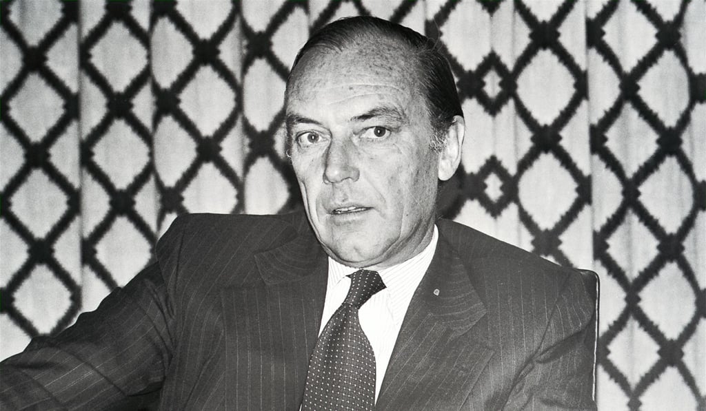 Duncan Bluck, Cathay Pacific Airways CEO in 1979, announced the airline would offer a bookable HK$1,500 fare for fights to London. Photo: SCMP Archive