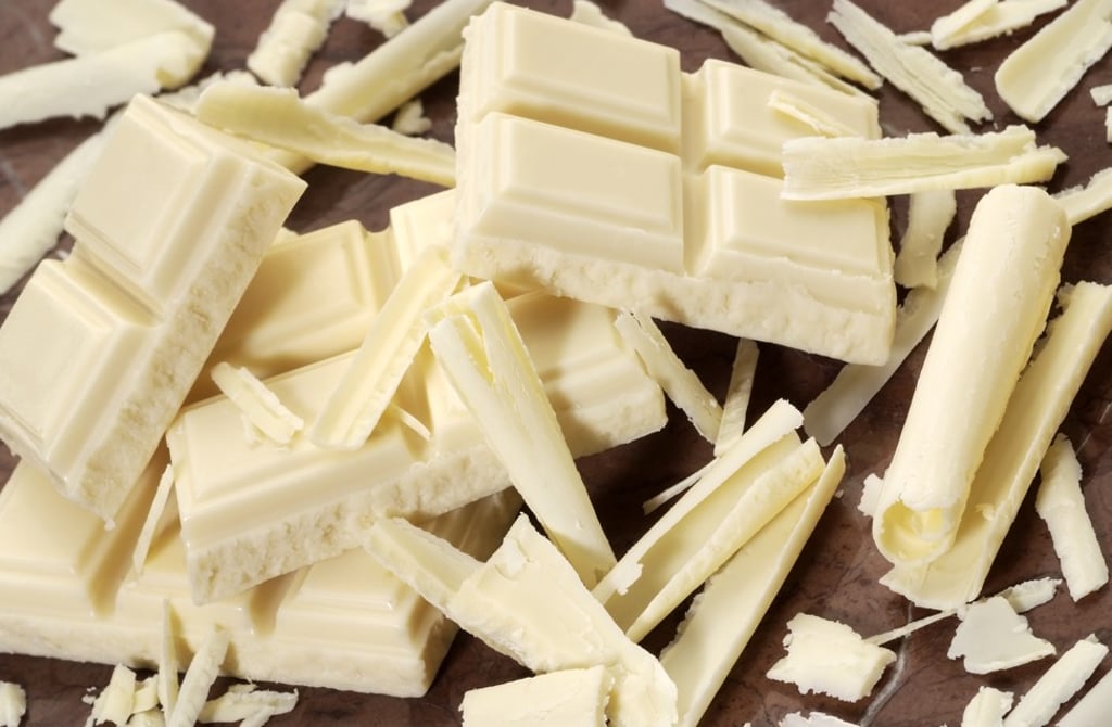 Bars, curls and fragments of white chocolate. Bars, curls and fragments of white chocolate.