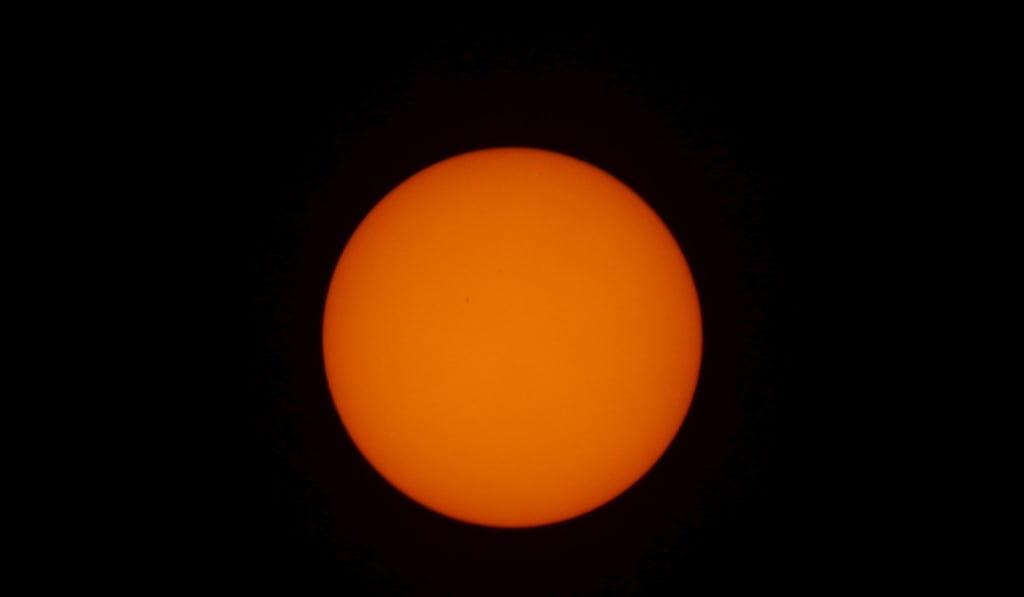 The sun is seen from the beach of Ternate island at the end of a solar eclipse, Indonesia, March 9, 2016. Photo: Reuters The sun is seen from the beach of Ternate island at the end of a solar eclipse, Indonesia, March 9, 2016. Photo: Reuters