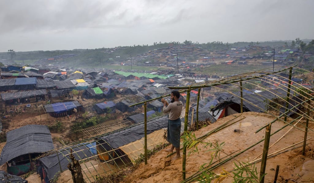 A Rohingya Muslim man, who crossed over from Myanmar into Bangladesh, builds a shelter for his family in Taiy Khali refugee camp, Bangladesh. Photo: AP Photo