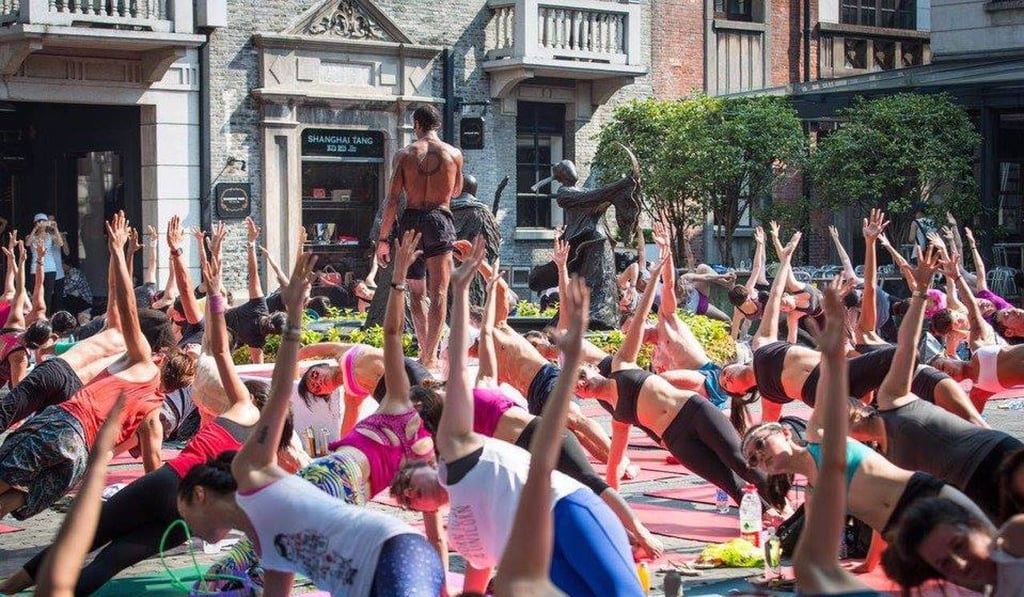 Nino Mendes teaches a class in Shanghai.
