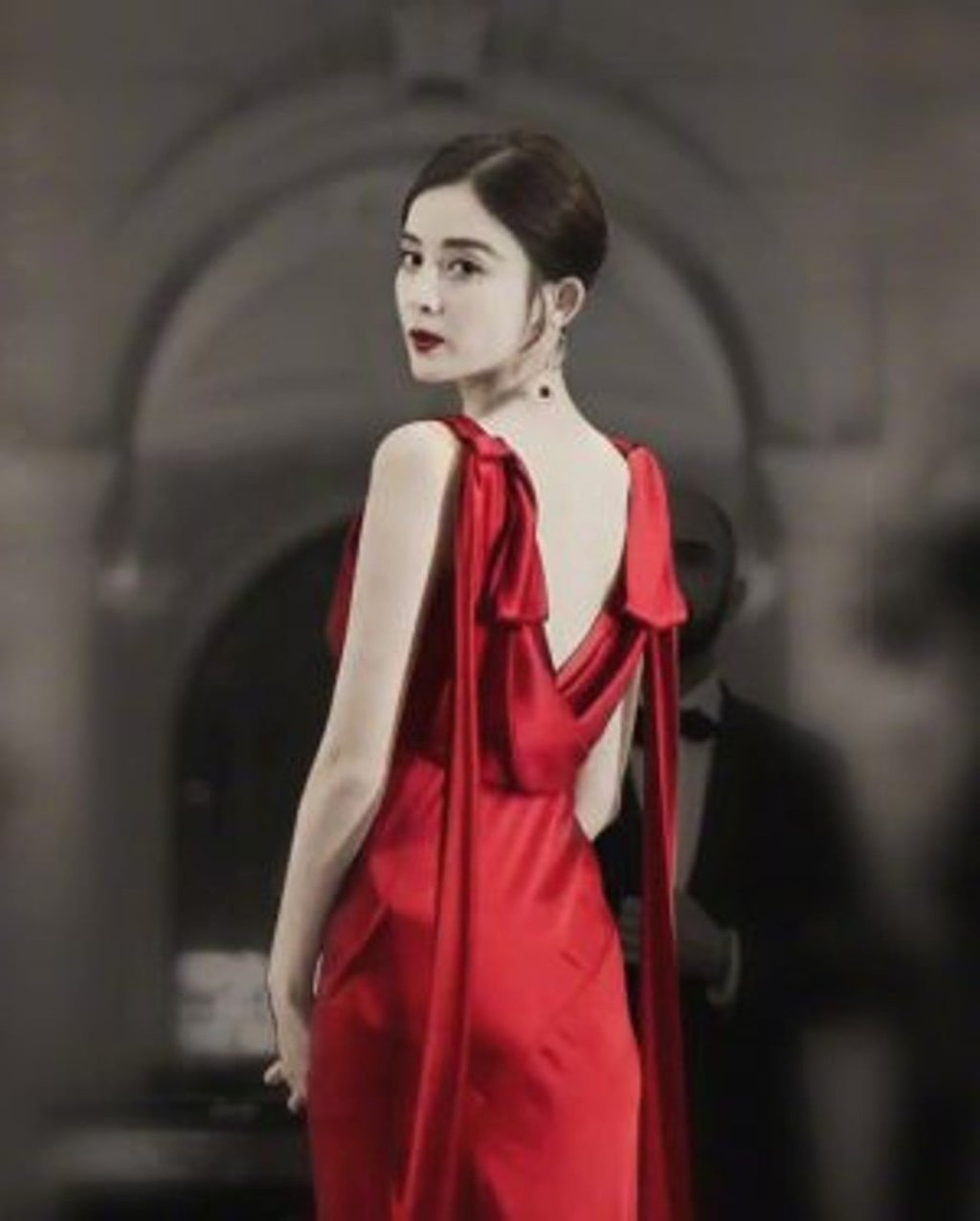 The presence of Leysen diamonds is evident from the opening scene of C-drama Return the World to You. The presence of Leysen diamonds is evident from the opening scene of C-drama Return the World to You.