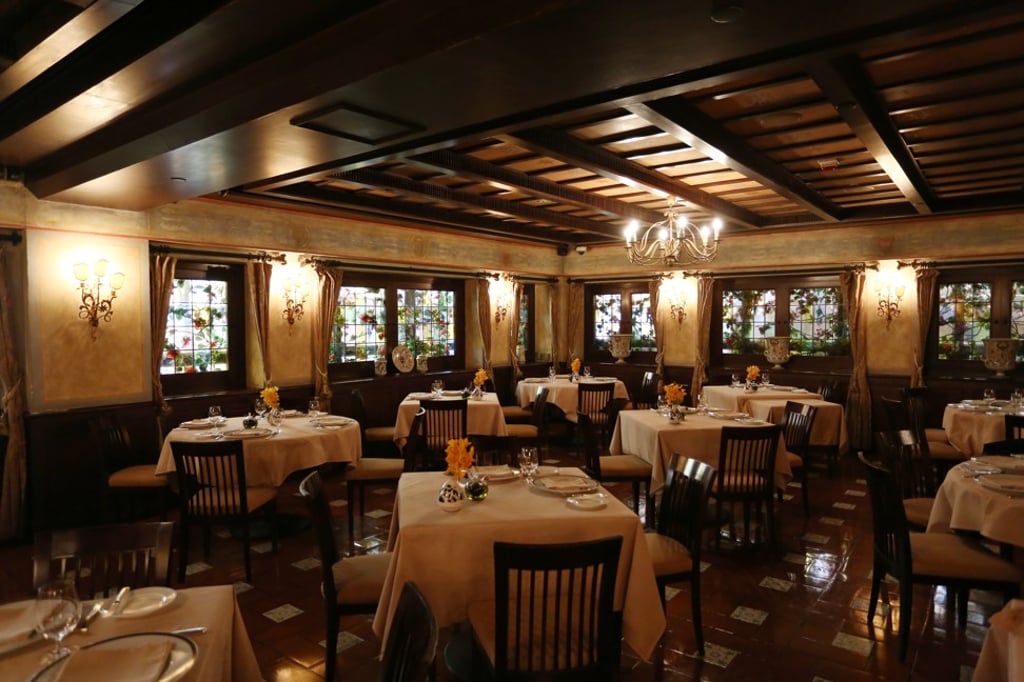 Sabatini Ristorante Italiano in Tsim Sha Tsui, Hong Kong, serves four different types of bread.