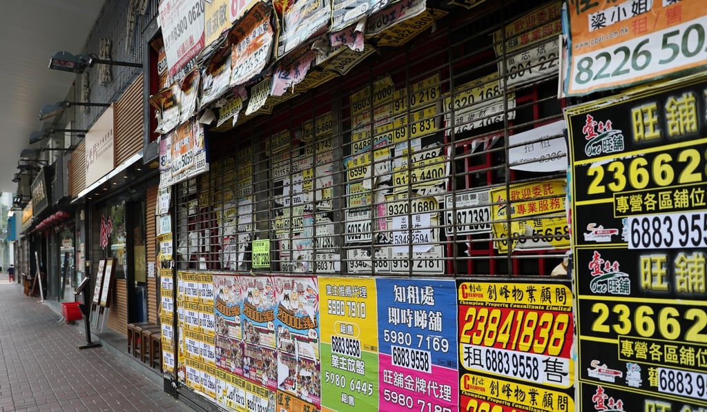 A retail shop is advertised for lease in Mong Kok. Photo: Sam Tsang