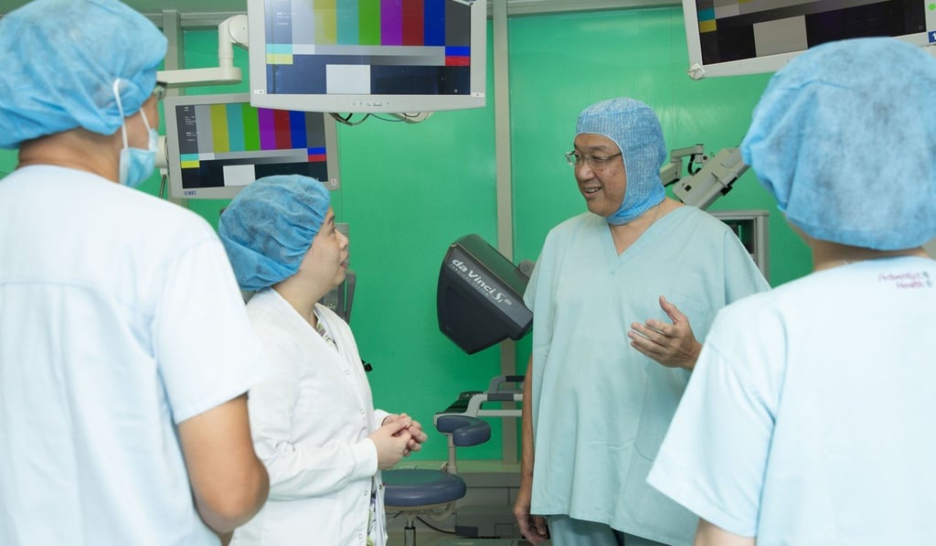 Dr Daniel Mok (centre) chats to medical staff in the operating theatre at Hong Kong Adventist Hospital– Stubbs Road. Photo: Frank Freeman Dr Daniel Mok (centre) chats to medical staff in the operating theatre at Hong Kong Adventist Hospital– Stubbs Road. Photo: Frank Freeman