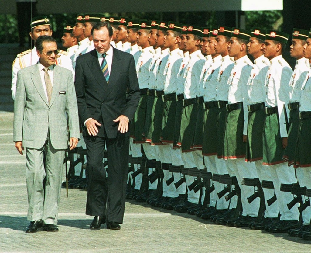 In 1996, Malaysian Prime Minister Mahathir Mohamad and Australian Prime Minister inspect a guard of honour in Kuala Lumpur. Photo: Reuters