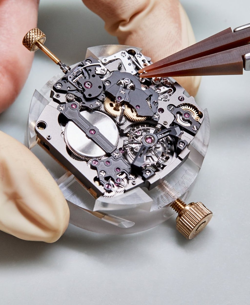 The RM 62-01 has a vibrating alarm function that can be wound with the help of a pusher instead of rotating the crown.