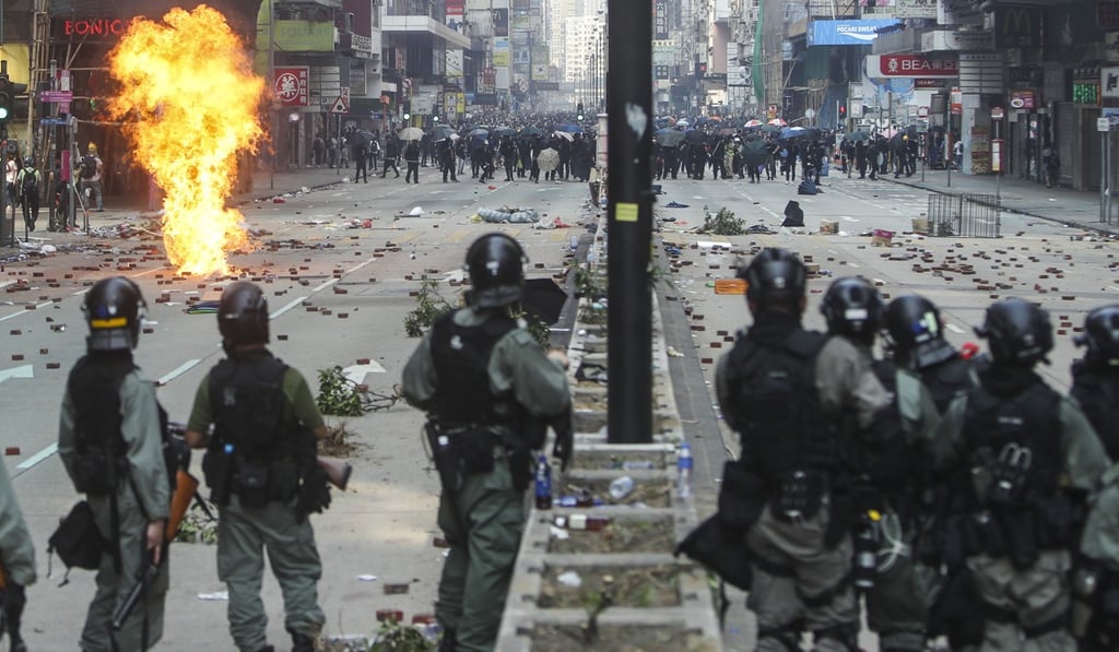 Clashes break out between anti-government protesters and riot police on Nathan Road in Tsim Sha Tsui on November 18. Photo: Winson Wong Clashes break out between anti-government protesters and riot police on Nathan Road in Tsim Sha Tsui on November 18. Photo: Winson Wong