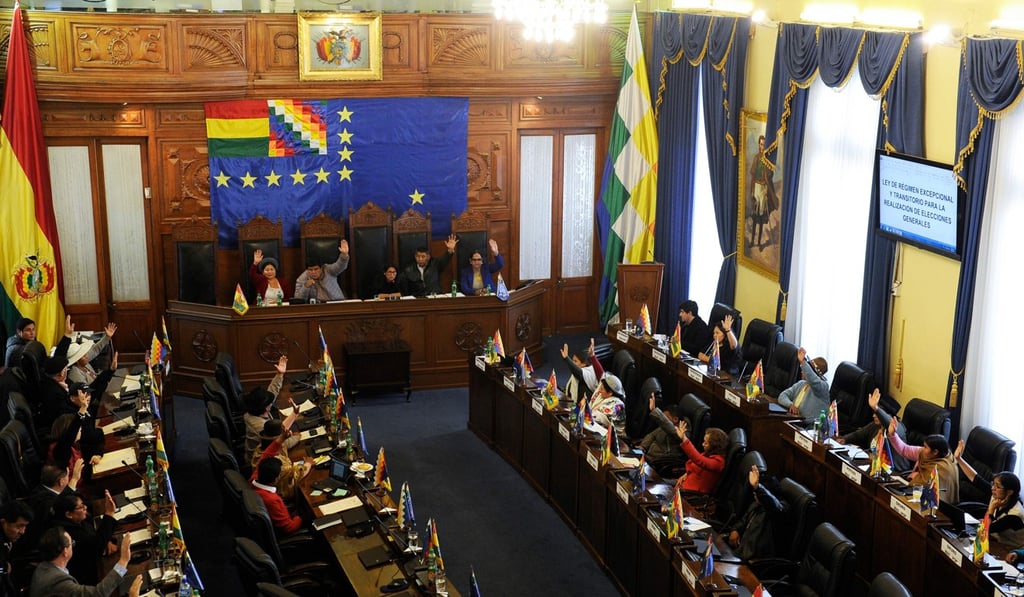 Senators vote during a session at Bolivia's Congress in La Paz. Photo: AFP