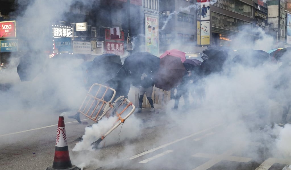 Clashes break out between riot police and anti-government protesters on Nathan Road in Mong Kok. Photo: Edmond So