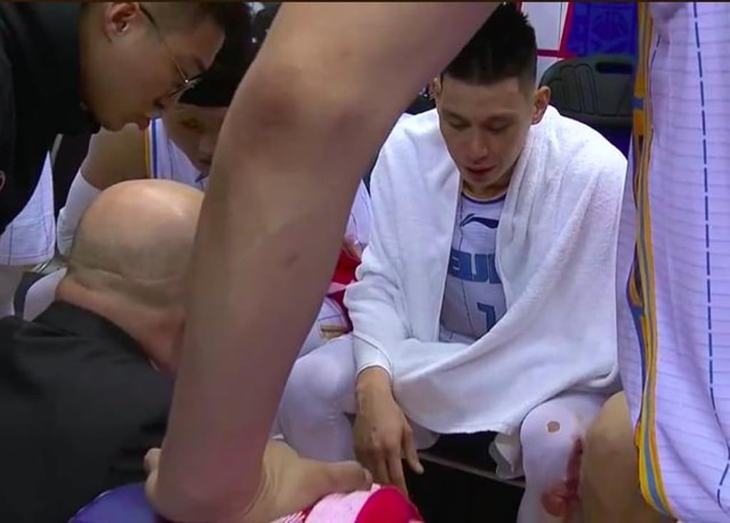 Jeremy Lin in action during his first game for the Beijing Ducks against the Tianjin Pioneers in the Chinese Basketball Association. Photo: Sina Sports