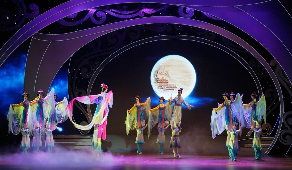 Sichuan Huge Puppet Troupe’s The Fabulous Giant Puppet Show, which features dance and live music, depicts tales of mythology, history and folklore.