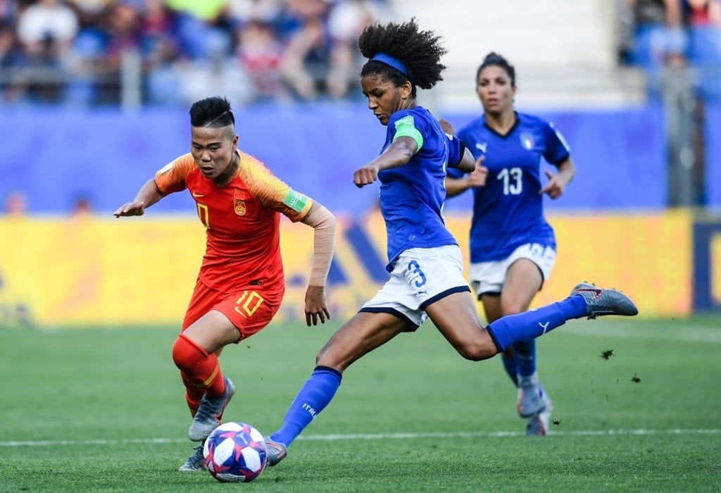Li Ying taking on the Italians during a 2-0 loss in the round-of-16 tie at the Women’s World Cup in France. Photo: Xinhua.