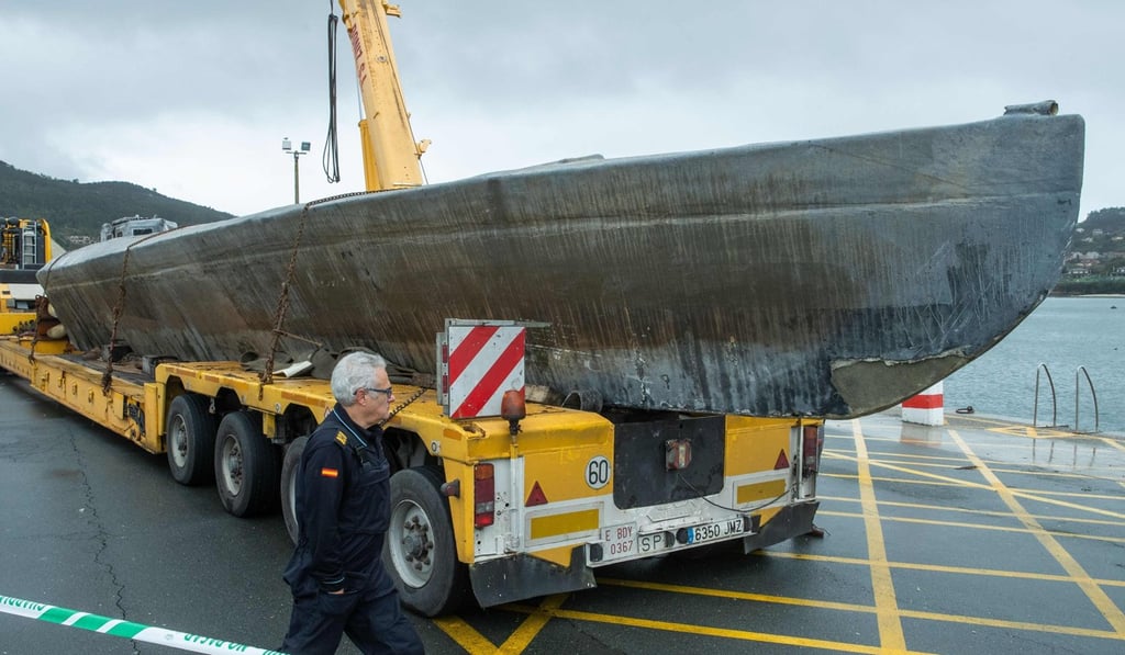 An official stands near a submarine used to transport drugs illegally in Aldan, northwestern Spain, on Wednesday. Photo: AFP An official stands near a submarine used to transport drugs illegally in Aldan, northwestern Spain, on Wednesday. Photo: AFP