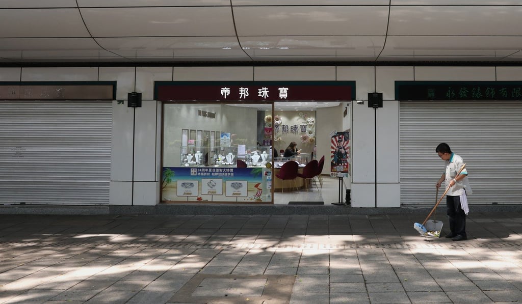 A cleaner seen at Park Lane Shopper's Boulevard in Tsim Sha Tsui. Photo: Nora Tam